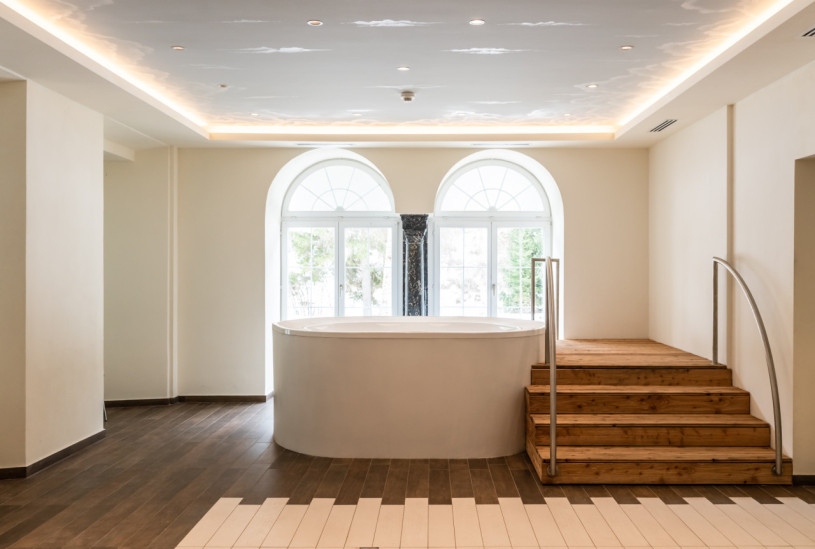 plush74 grand history hotel 26