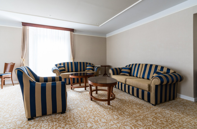 plush74 grand history hotel 30