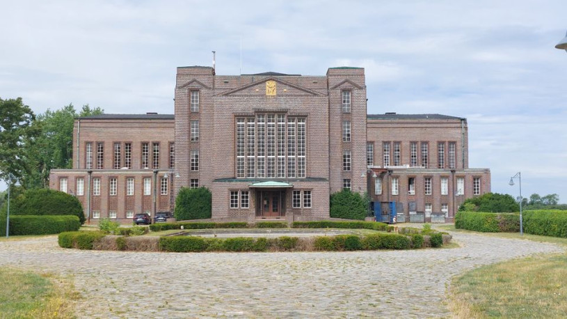plush74 historical radio station berlin 36