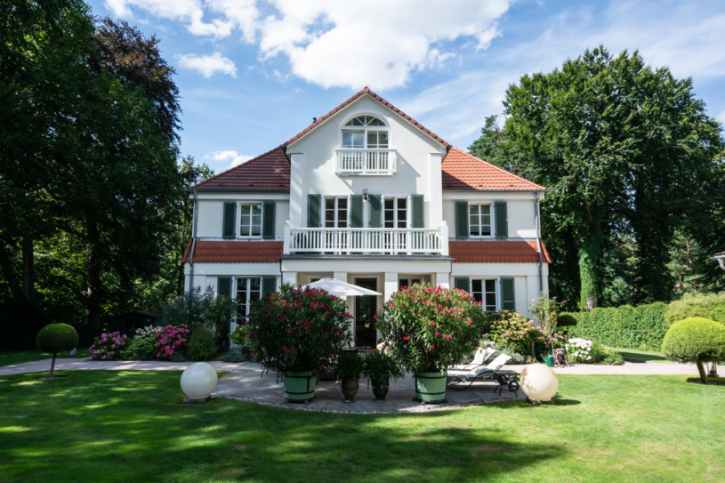 plush74 house rental film photo villa germany berlin scout agency bright garden21