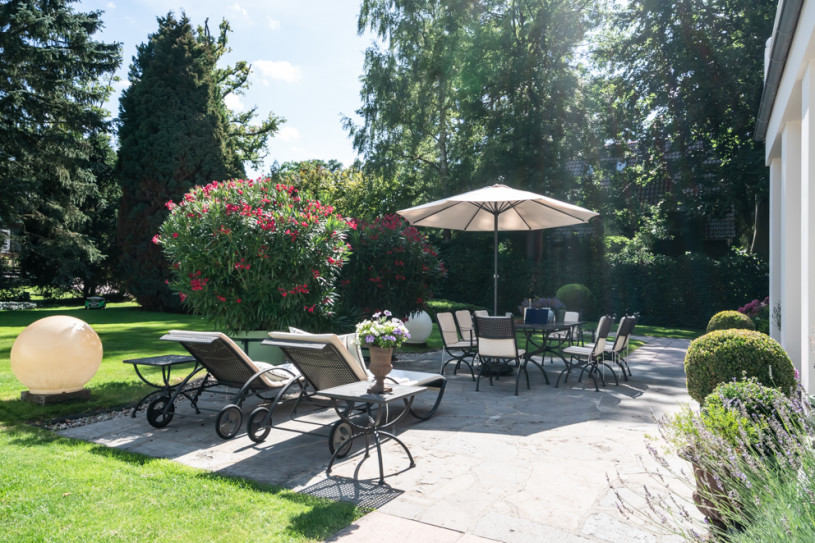 plush74 house rental film photo villa germany berlin scout agency bright garden22