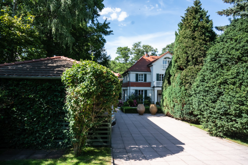 plush74 house rental film photo villa germany berlin scout agency bright garden24