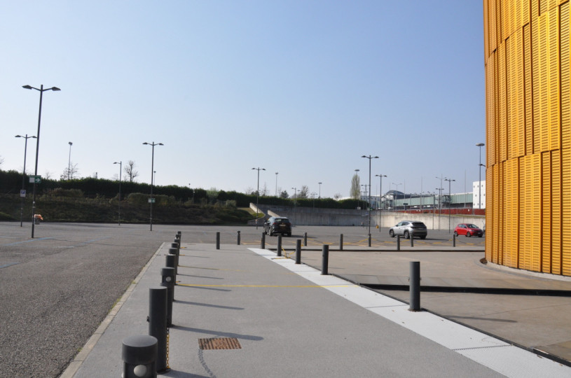 plush74 italy milano location rent shoot film photo streets parking modern architecture glass 12