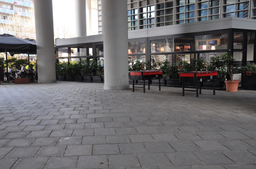 pluche74 italie milano locatie huren shoot film foto straten plein moderne architectuur glas 27