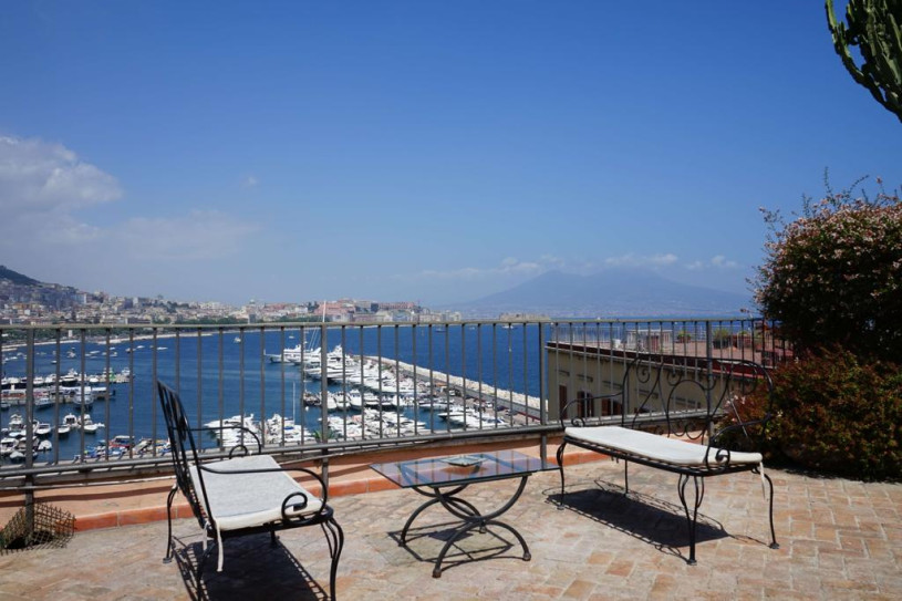 plush74 italy napoli location rent shoot film photo streets beach restaurant 1