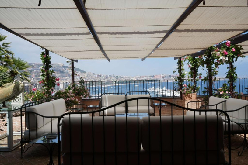 plush74 italy napoli location alquiler rodaje foto calles playa restaurante 3