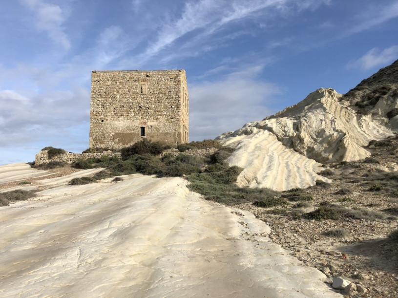 plush74 Italien Sizilien Drehort mieten Film Foto Strand Ruinen Felsen 1