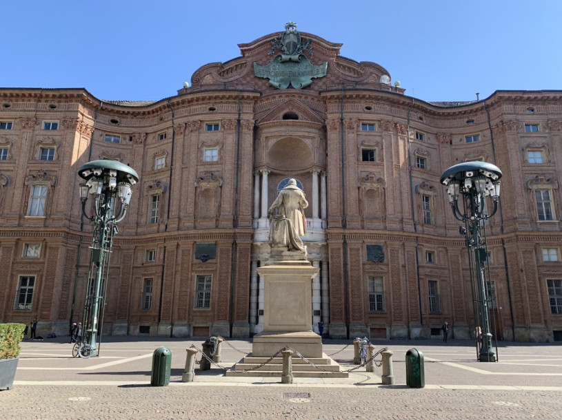 plush74 italy torino location rent shoot film photo streets piazza 3 (1)