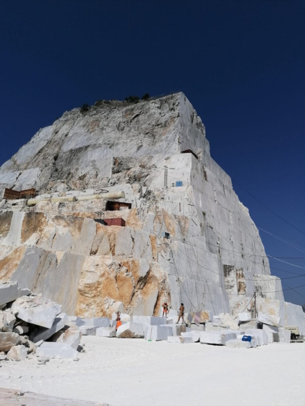 felpa74 italia toscana lugar alquiler rodaje película foto cantera de mármol montaña 1