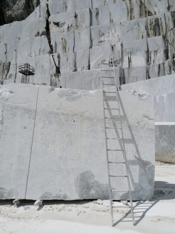felpa74 italia toscana lugar alquiler rodaje película foto cantera de mármol montaña 2