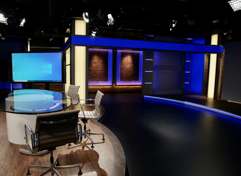 plush74 livestream tv studio 4 3