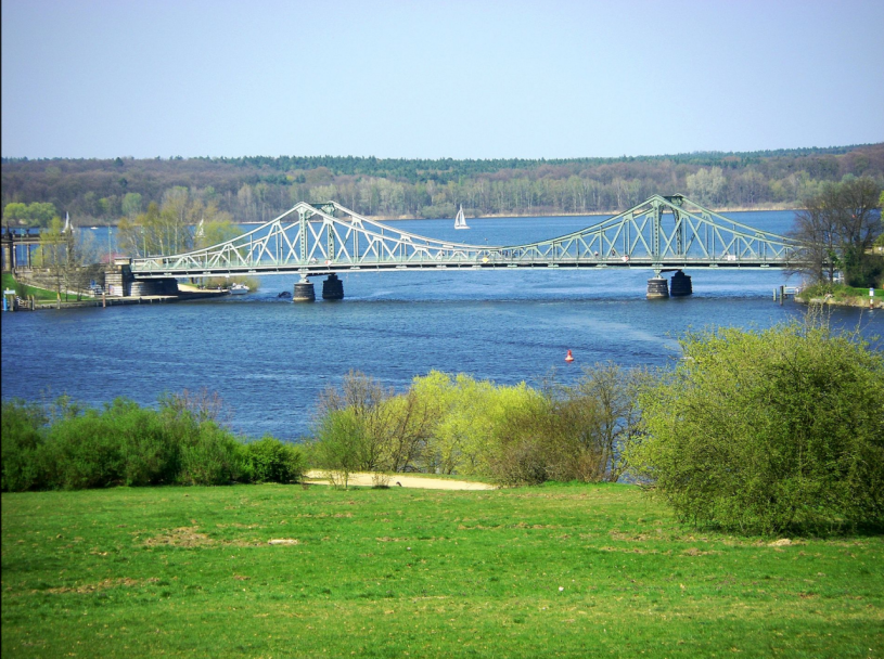 felpa74 lugar berlin glinickerbrucke foto film eventjpg1