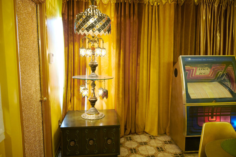 plush74 location california design vintage furniture pink palace shoot film photo fashion car scouting4