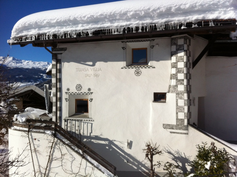 plush74 location film photo alvaneu switzerland historical farm house 34