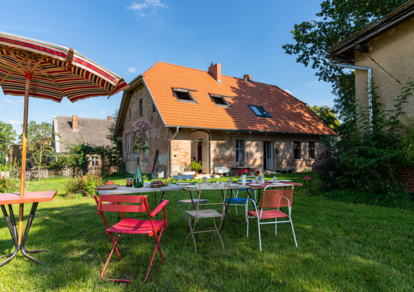 plush74 location photo film berlin event location berlin area contryhouse barn private home house10