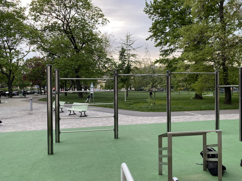 peluche74 lugar foto película evento berlin alemania calistenia 10