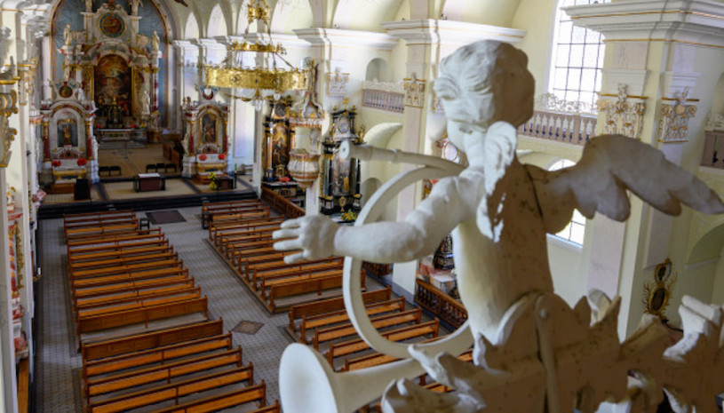 plush74 location photo film event location scouting switzerland church1