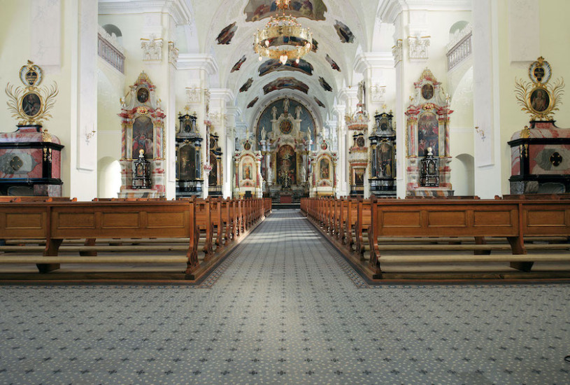 plush74 location photo film event location scouting switzerland church2