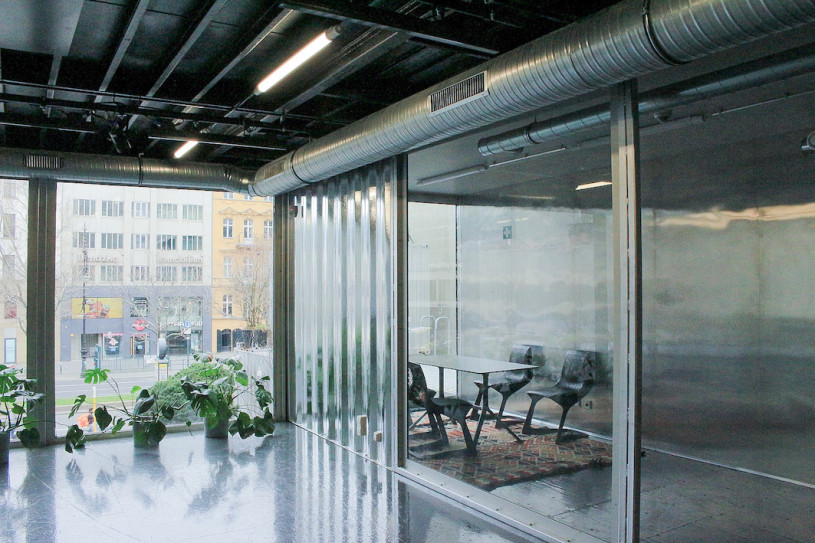 felpa74 ubicación foto película evento alquiler alemania berlin contenedor caja acero sala de exposición 10