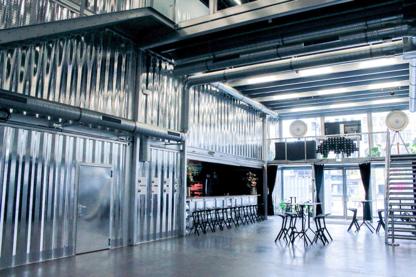 felpa74 ubicación foto película evento alquiler alemania berlin contenedor caja acero sala de exposición 15