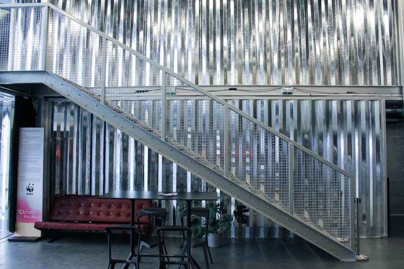 felpa74 ubicación foto película evento alquiler alemania berlín contenedor caja acero sala de exposiciones 17