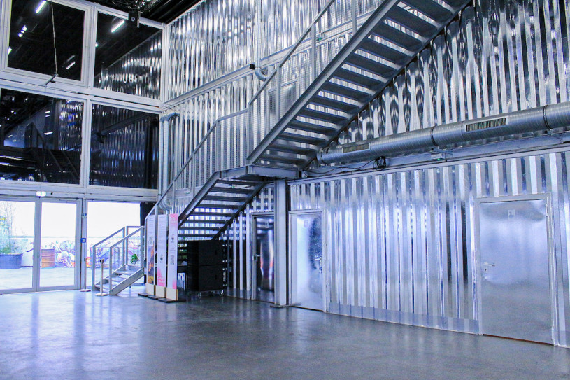 felpa74 ubicación foto película evento alquiler alemania berlín contenedor caja acero sala de exposición 24