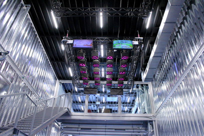 felpa74 ubicación foto película evento alquiler alemania berlin contenedor caja acero sala de exposiciones 28