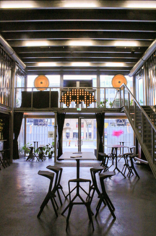 felpa74 ubicación foto película evento alquiler alemania berlin contenedor caja acero sala de exposición 30