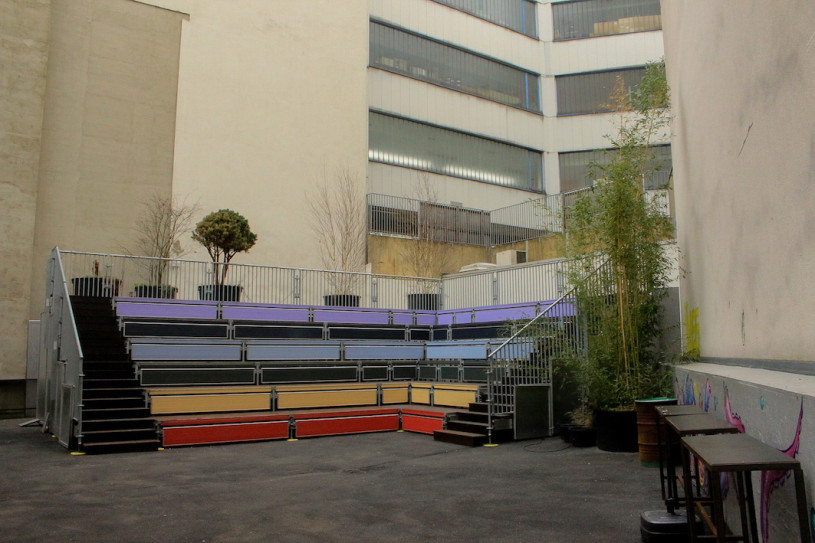 felpa74 ubicación foto película evento alquiler alemania berlin contenedor caja acero showroom 35