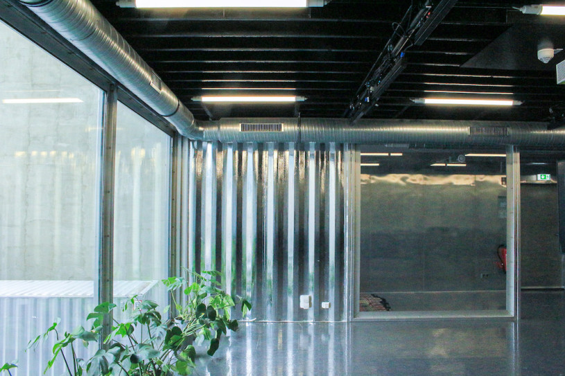 felpa74 ubicación foto película evento alquiler alemania berlin contenedor caja acero sala de exposición 5