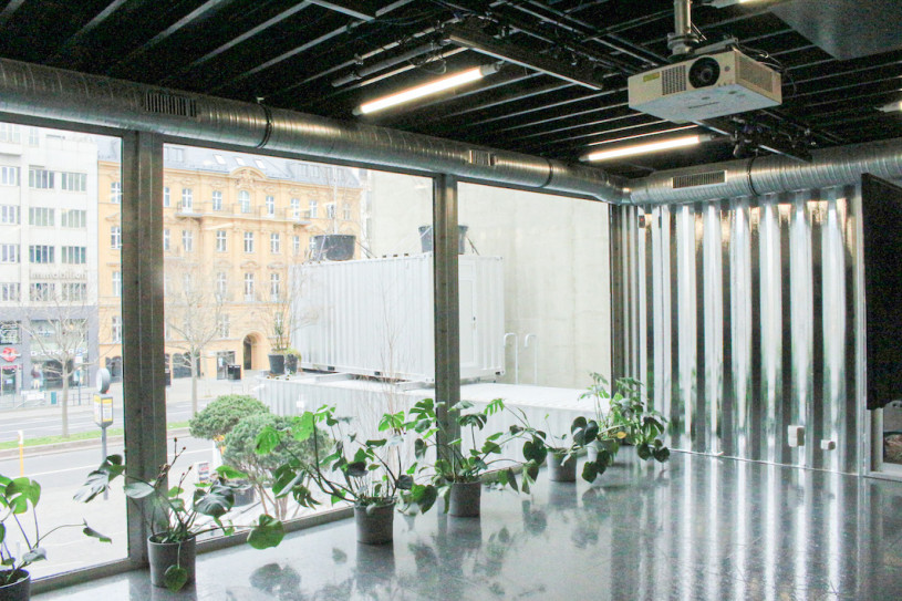 felpa74 ubicación foto película evento alquiler alemania berlín contenedor caja acero sala de exposiciones 6