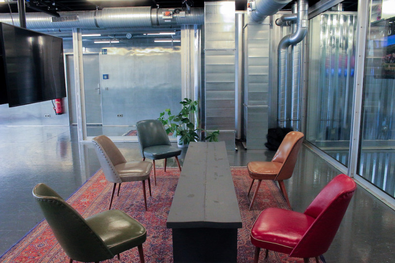 felpa74 ubicación foto película evento alquiler alemania berlín contenedor caja acero sala de exposiciones 7