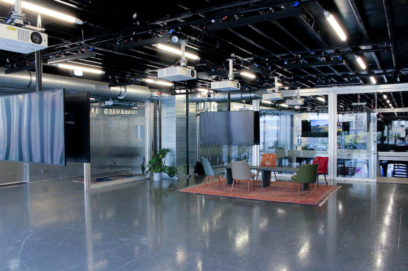 felpa74 localización foto película evento alquiler alemania berlín contenedor caja acero sala de exposiciones 8