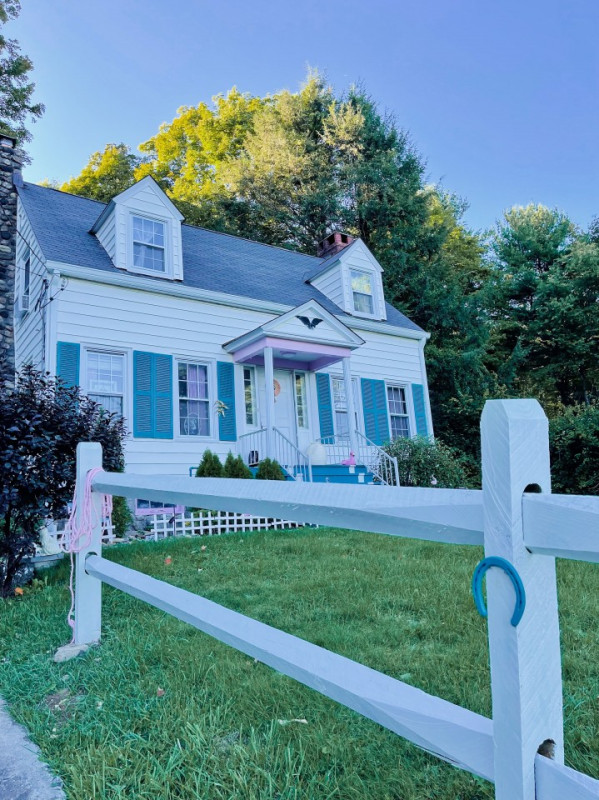 pluche74 locatie fotofilmwinkel winkel roze kleurrijk huis danbury usa5