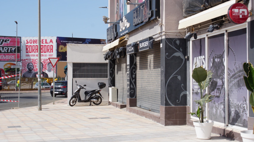 plush74 location scout ibiza straßen grafik funky vermietung rosa film foto event urban colors13