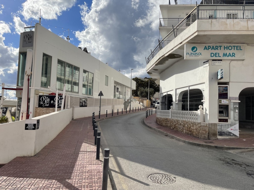 plush74 location scout ibiza streets grafik funky miete rosa film foto event urban colors20