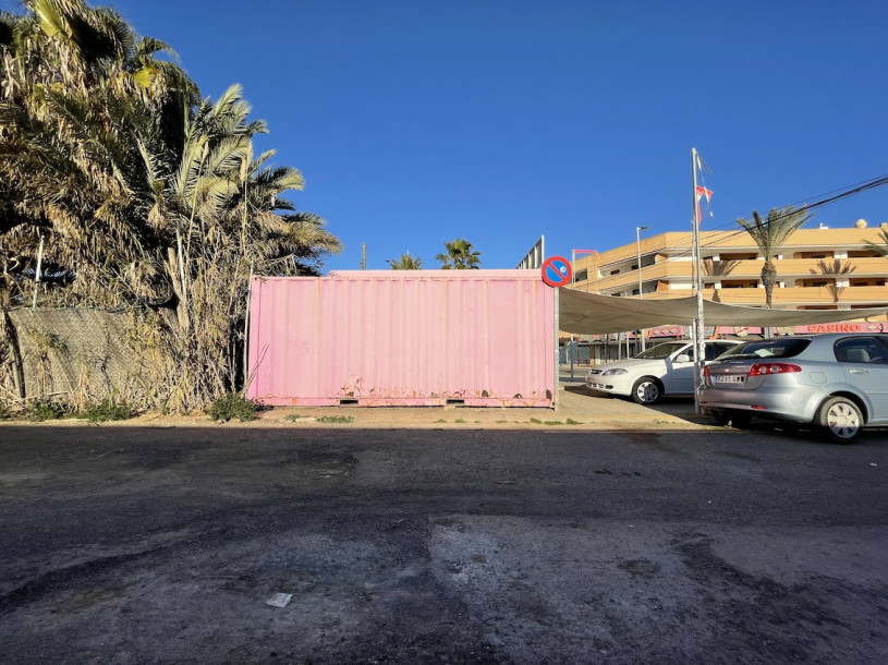 plush74 location scout ibiza streets grafik funky miete rosa film foto event urban colors24