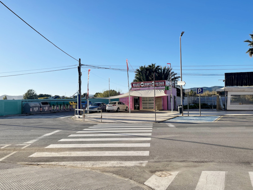 plush74 location scout ibiza streets grafik funky miete rosa film foto event urban colors32