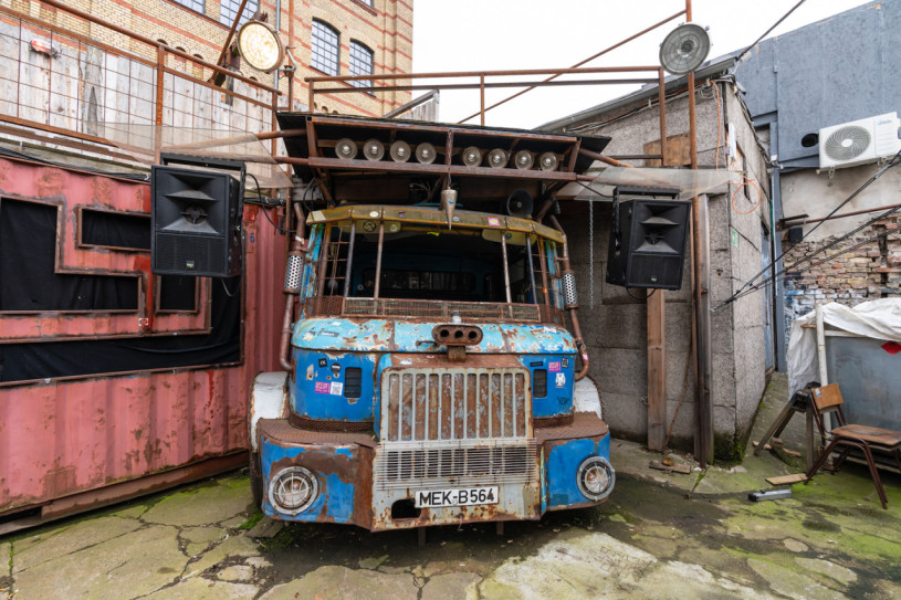 plush74 location scout rental photo film production berlin club bar funky10