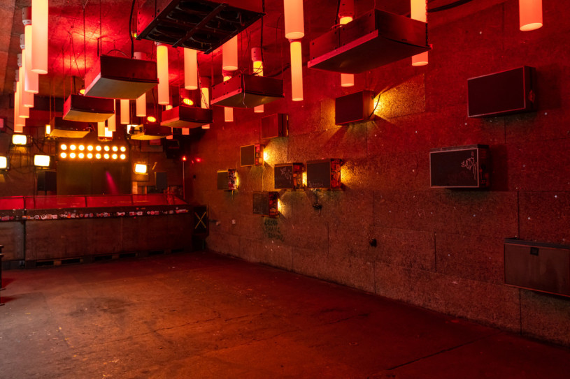 plush74 location scout rental photo film production berlin club bar funky15