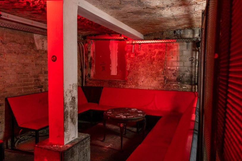 plush74 location scout rental photo film production berlin club bar funky22