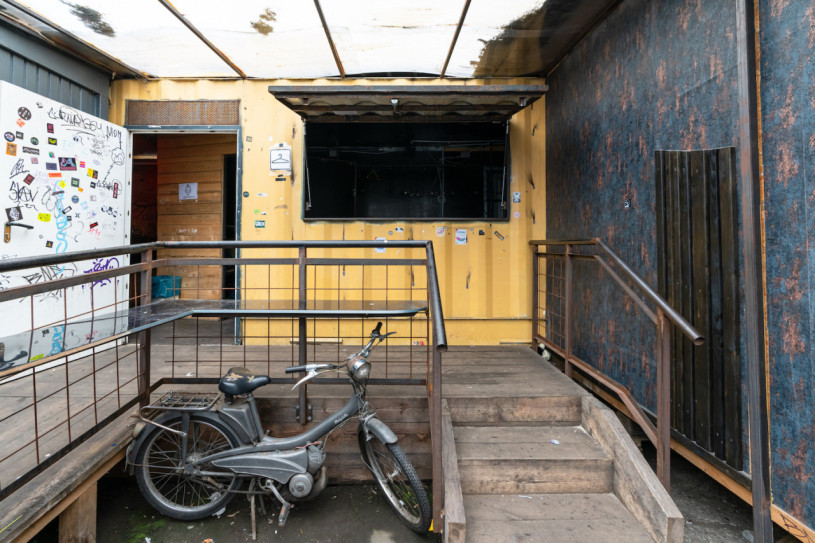 plush74 location scout rental photo film production berlin club bar funky3