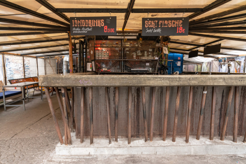 plush74 location scout rental photo film production berlin club bar funky7