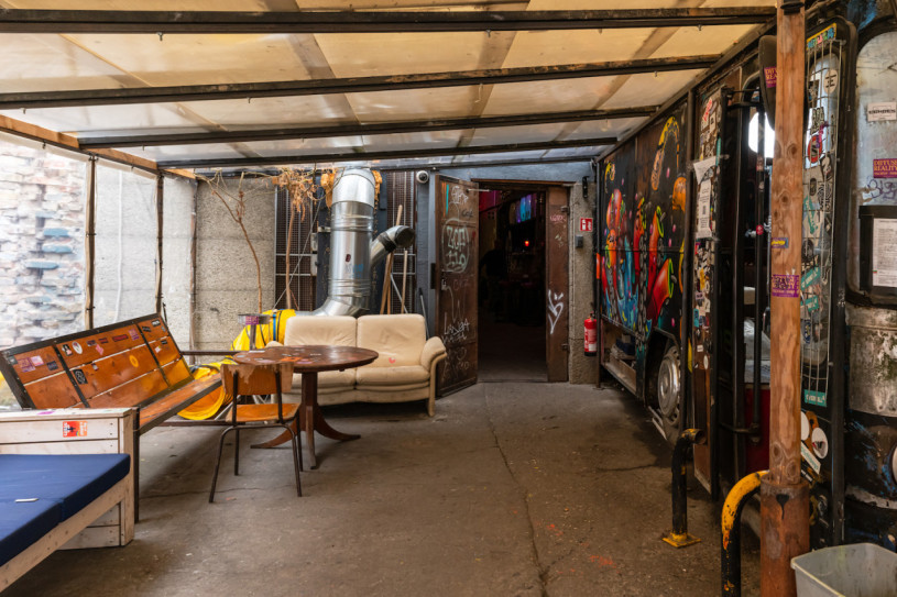 plush74 location scout rental photo film production berlin club bar funky9