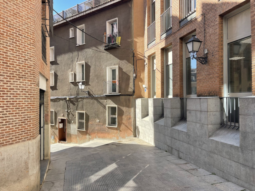 plush74 location scout rental spain photo film production madrid streets14