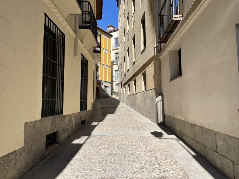 plush74 location scout rental spain photo film production madrid streets18