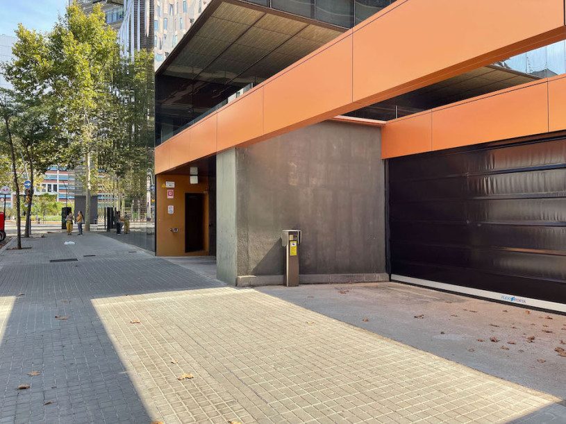 plush74 locations photo film production germany photo studio berlin00000plush74 locations photo film productio photo streets financial barcelona spain00062