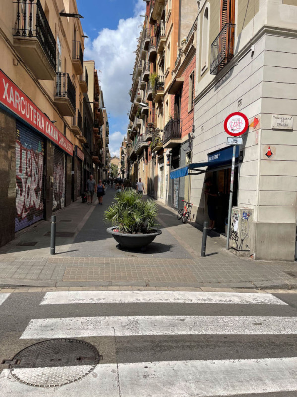 plush74 locaties fotofilm productie duitsland fotostudio berlijn00000plush74 locaties fotofilm productio foto straten grace barcelona spanje00015