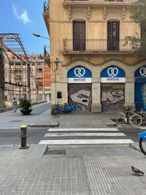 plush74 locaties fotofilm productie duitsland fotostudio berlijn00000plush74 locaties fotofilm productio fotostraten grace barcelona spanje00019