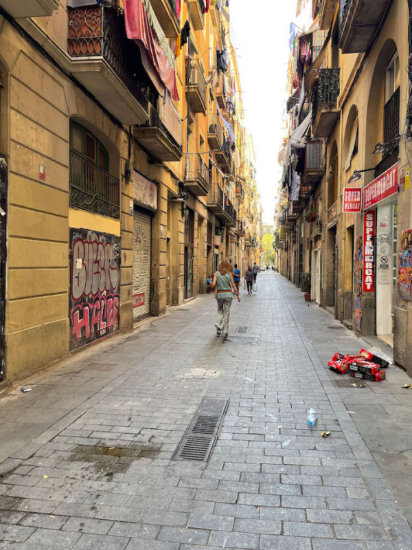 plush74 locations fotofilm produktion deutschland fotostudio berlin00000plush74 locations fotofilm produktion fotostraßen raval barcelona spanien00015